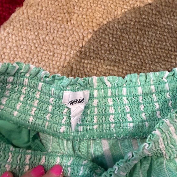 NWOT Aerie Linen Blend High Waisted Shorts Green White Smocked Waist Size Small - Picture 2 of 5